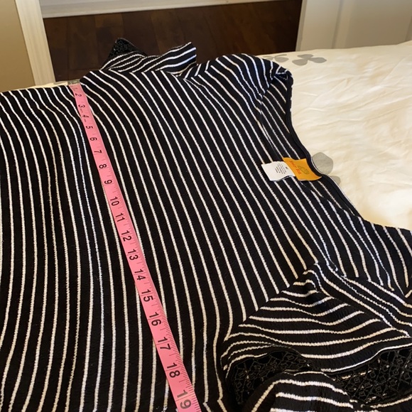 Ruby Rd, knit front tie, bell sleeves top M - Picture 9 of 10